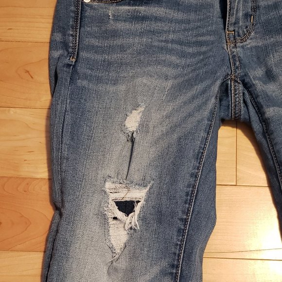 American Eagle Capris - Picture 7 of 9